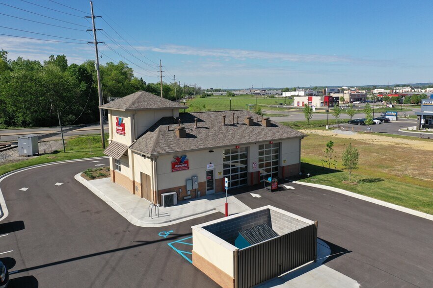 More Photos Of 1771 Veterans Pky, Jeffersonville General Retail For Sale