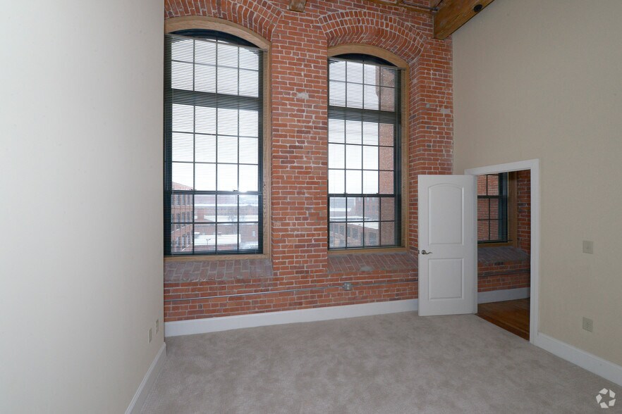 More Photos Of 12 Eagle St, Providence Apartments For Lease