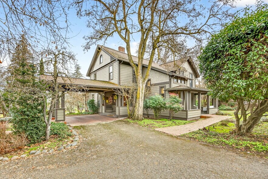 More Photos Of 668 N Main St, Ashland Hospitality For Sale