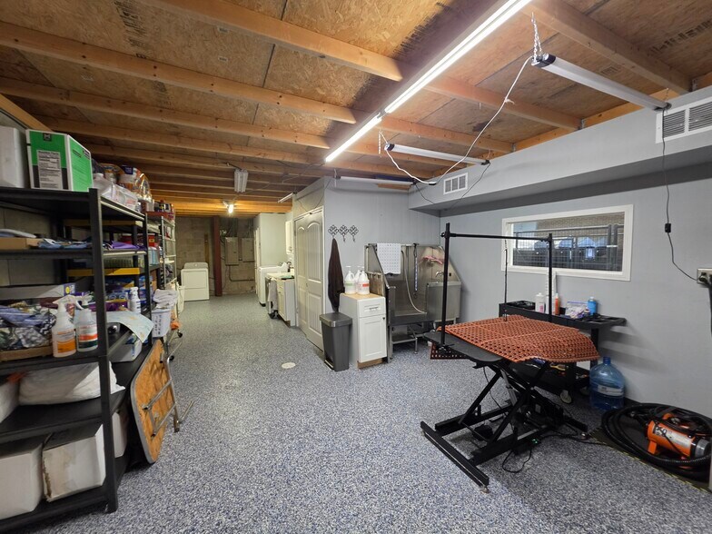 More Photos Of 6839 E 40th St, Tulsa Showroom For Sale