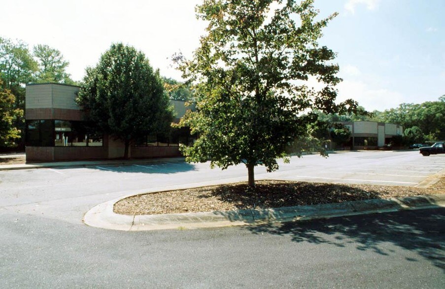 More Photos Of 1600 Roswell St SE, Smyrna Light Distribution For Lease