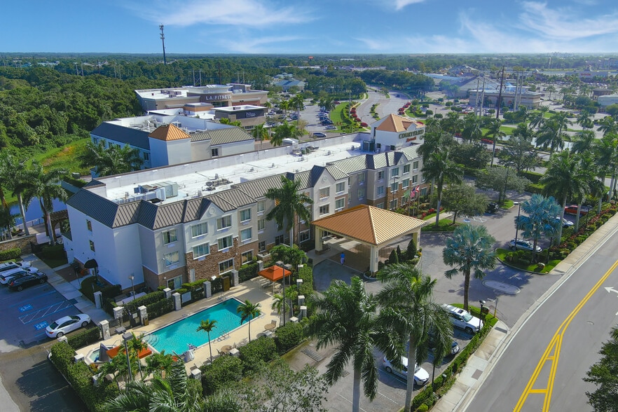 More Photos Of 8212-8212 Tourist Center Dr, Bradenton Unknown For Lease