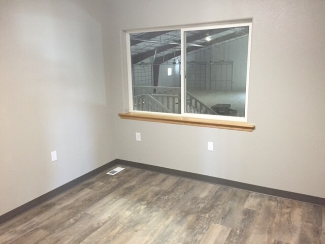 More Photos Of 3750 Hackathorn Ln, Gillette Warehouse For Sale