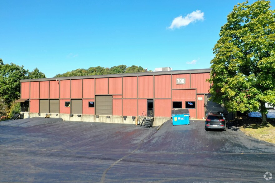 More Photos Of 700 Plum Industrial Ct, Plum Flex For Lease