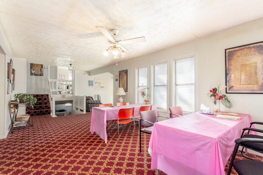 More Photos Of 1367 SW Highway 138, Riverdale Office For Sale