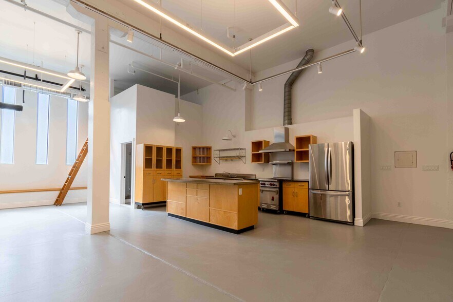 More Photos Of 865 Florida St, San Francisco Light Manufacturing For Lease