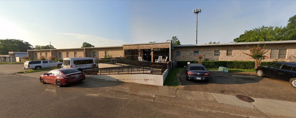 Primary Photo Of 1100 E 36th St, Texarkana Healthcare For Sale