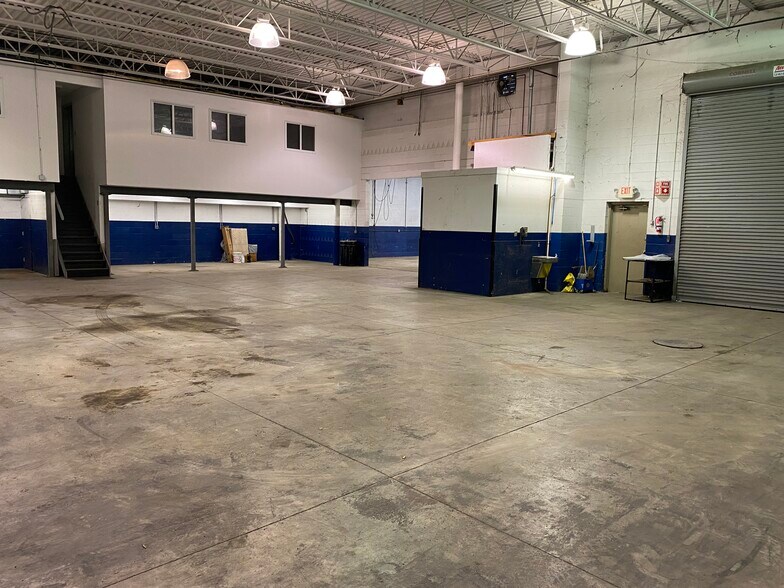 More Photos Of 7600 Exchange St, Valley View Manufacturing For Lease