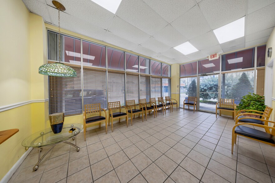More Photos Of 1058-1062 SW 1st St, Miami Storefront Retail Office For Sale