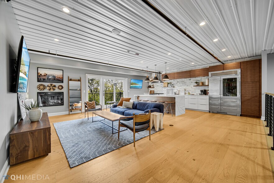 More Photos Of 2108-2260 Ferry Rd, Naperville Showroom For Sale