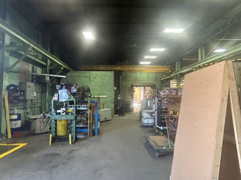 More Photos Of 1954 10 Av NW, Medicine Hat Warehouse For Sale