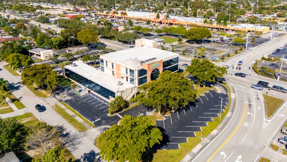 More Photos Of 6600 W Taft St, Hollywood Medical For Lease