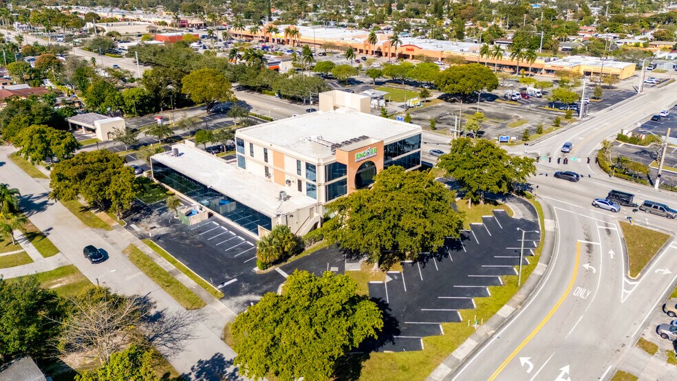 More Photos Of 6600 W Taft St, Hollywood Medical For Lease