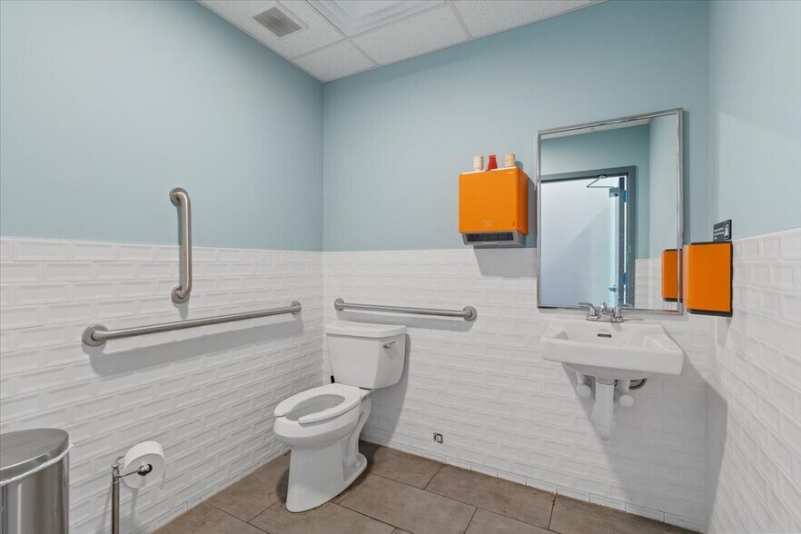 More Photos Of 100 US Highway 9, Manalapan Township Restaurant For Sale