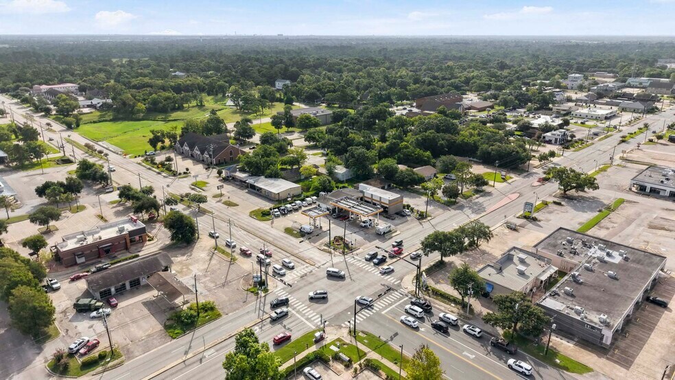 More Photos Of 101 S Friendswood Dr, Friendswood General Retail For Sale