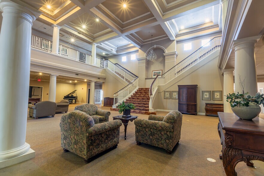 More Photos Of 2815 E Jackson St, Hugo Rehabilitation Center For Sale