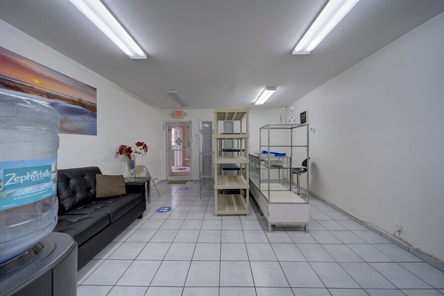 More Photos Of 330-332 W 9th St, Hialeah Storefront Retail Office For Lease