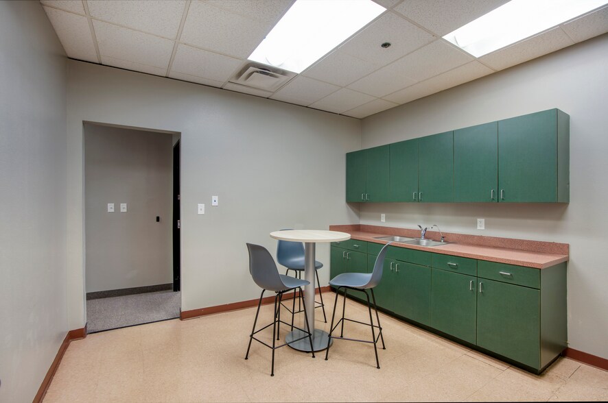 More Photos Of 4435 E chandler Blvd, Phoenix Loft Creative Space For Lease