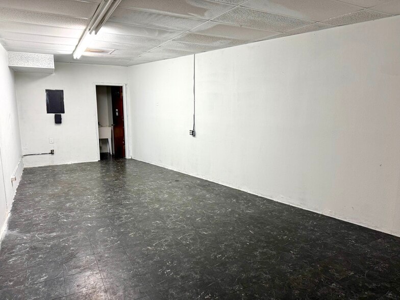 More Photos Of 6750-6772 Ingram Rd, San Antonio Storefront Retail Office For Lease