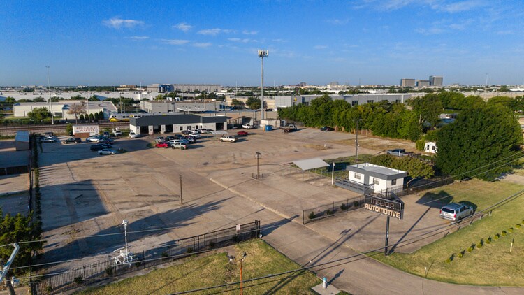 More Photos Of 3104 S Rigsbee Dr, Plano Industrial For Sale