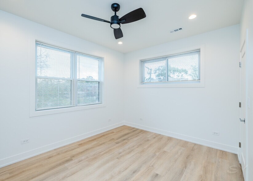 More Photos Of 6050 Eberhart ave, Chicago Apartments For Sale