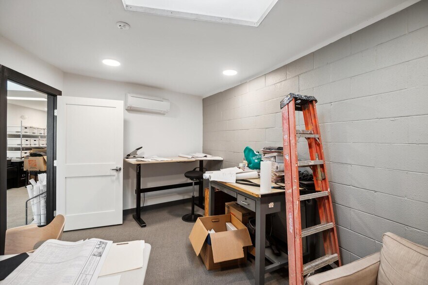 More Photos Of 1000 Calcot Pl, Oakland Warehouse For Lease