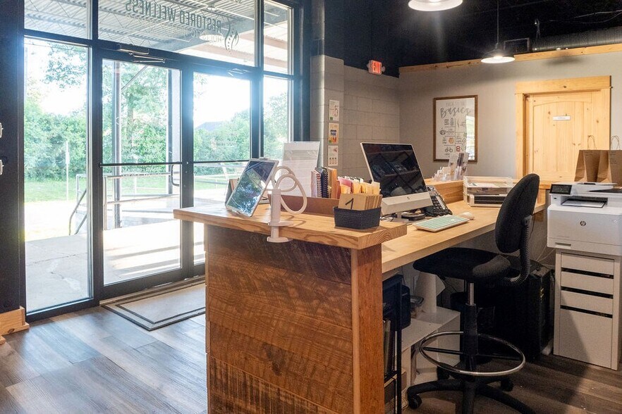 More Photos Of 214 S Church St, Dublin Flex For Sale