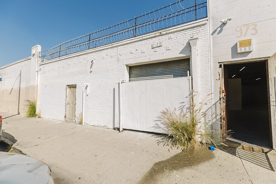 More Photos Of 965-973 E 31st St, Los Angeles Warehouse For Sale