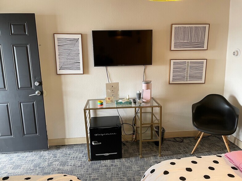 More Photos Of 105 8th Ave, Greeley Hotel For Sale