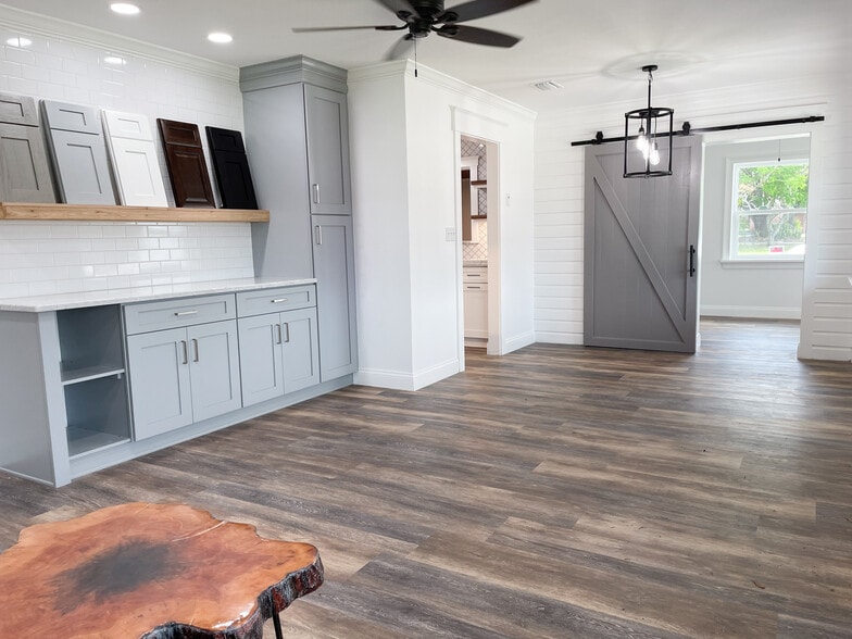 More Photos Of 1005 N Church Ave, Mulberry Medical For Lease