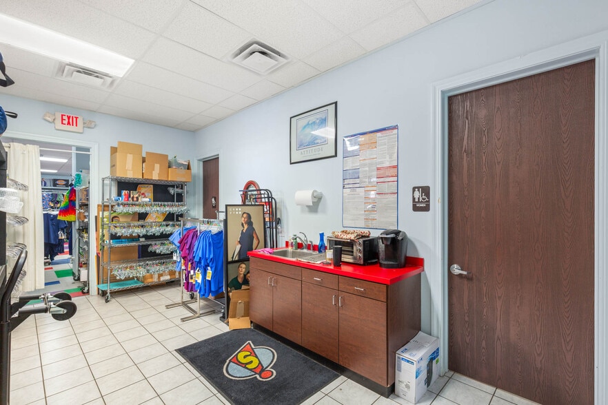 More Photos Of 6021 S Rainbow Blvd, Las Vegas Freestanding For Sale
