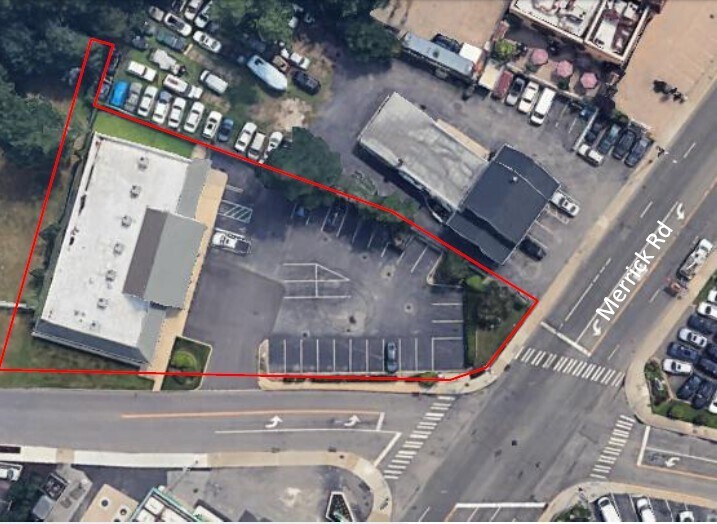 More Photos Of 320 Merrick Rd, Amityville Freestanding For Sale