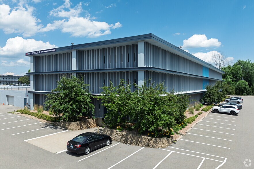 More Photos Of 6063 Hudson Rd, Woodbury Office For Lease