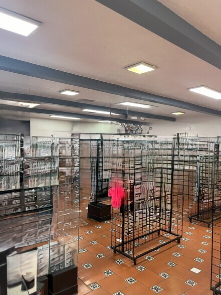 More Photos Of 4595 S Santa Fe Dr, Englewood Freestanding For Sale