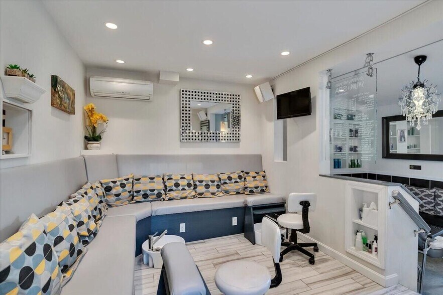 More Photos Of 139 A Bradford St, Provincetown Storefront Retail Residential For Sale