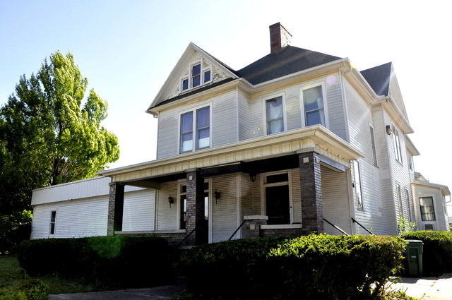 Primary Photo Of 208 N Park St, Streator Storefront Retail Residential For Sale