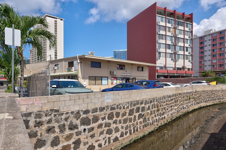 More Photos Of 1694 Kalakaua Ave, Honolulu Freestanding For Sale