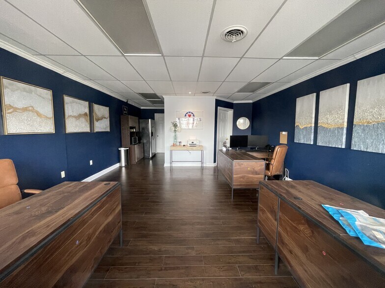 More Photos Of 5200-5204 Kingston Pike, Knoxville Unknown For Lease