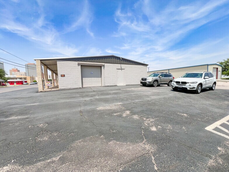 More Photos Of 311 E Illinois Ave, Midland Office For Sale