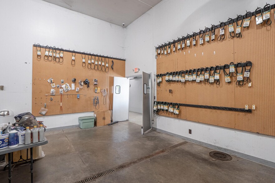 More Photos Of 1116 W County Road 450 N, Brazil Truck Terminal For Lease