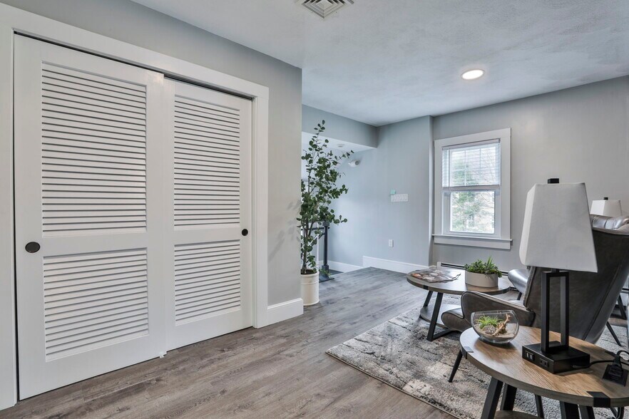 More Photos Of 7 Elm St, Boxford Storefront For Lease