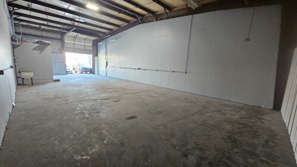 More Photos Of 4668-4674 Neway Dr, Hamilton Warehouse For Lease