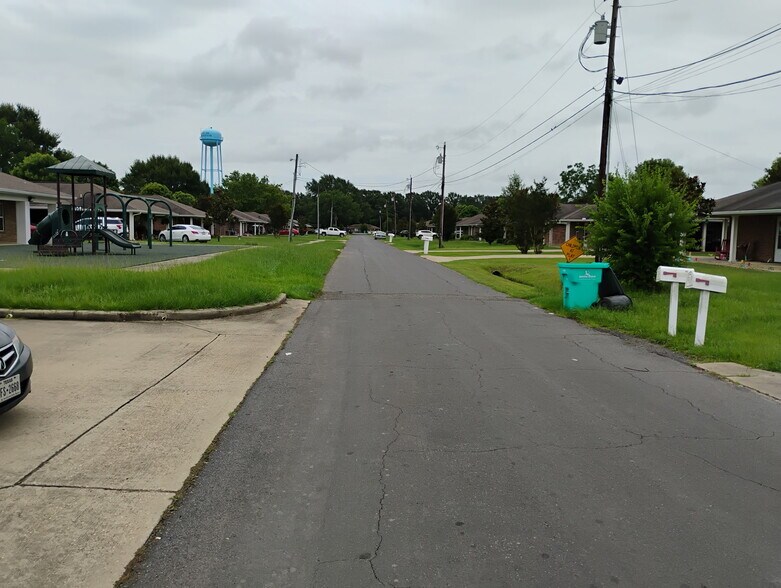 More Photos Of 2410 1st St, Ville Platte Multifamily For Sale
