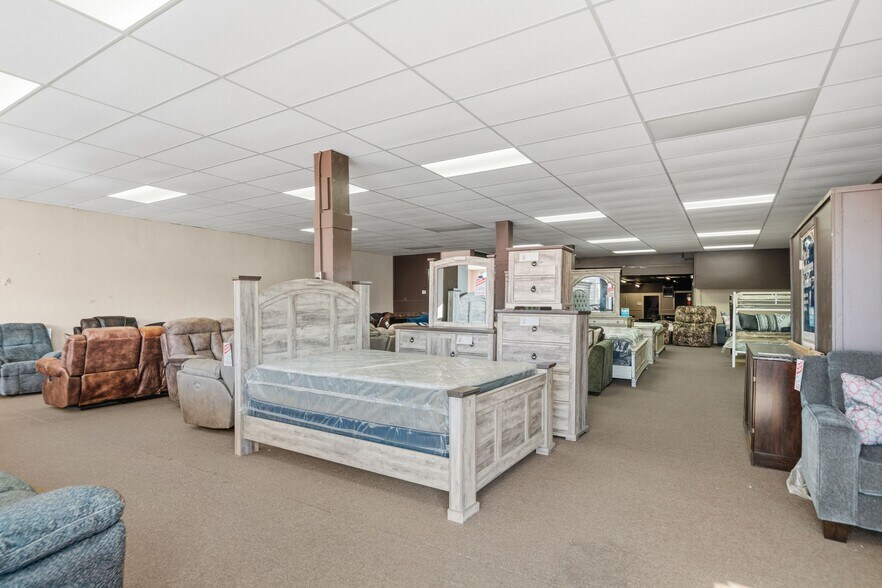More Photos Of 606 Albert Pike Rd, Hot Springs National Park Freestanding For Sale