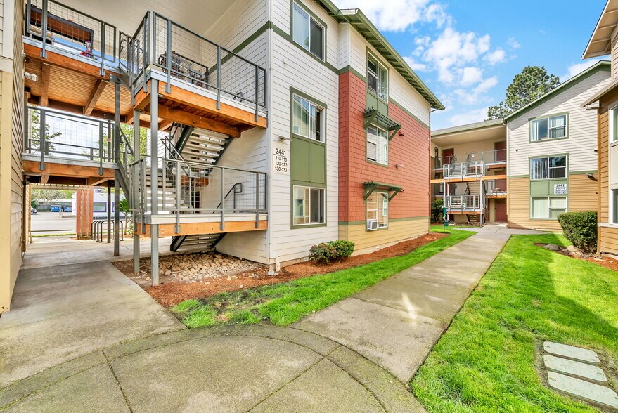 More Photos Of 2441 SE 171st Ave, Portland Apartments For Sale
