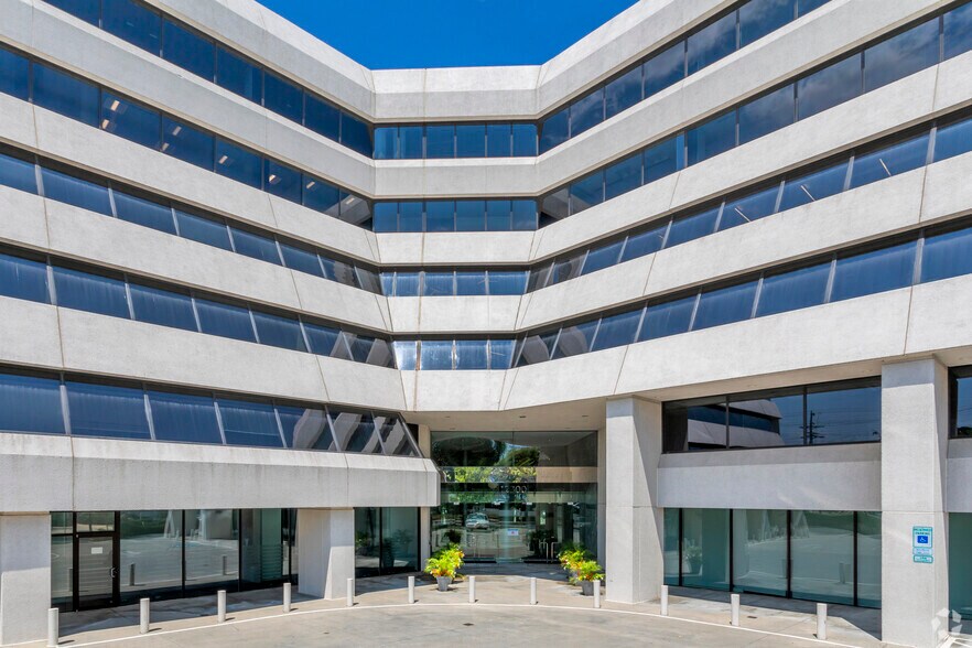 More Photos Of 12300 Twinbrook Pky, Rockville Office For Lease