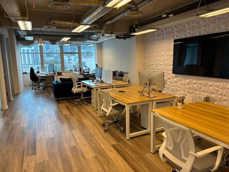 More Photos Of 14 NE 1st Ave, Miami Office For Sale