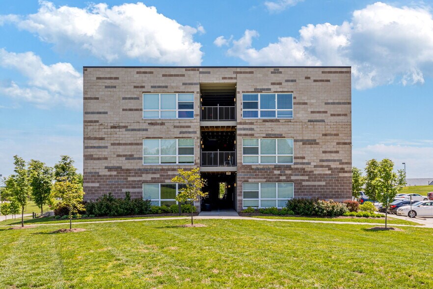 More Photos Of 1100 Campus Lake Dr, Cottleville Apartments For Sale