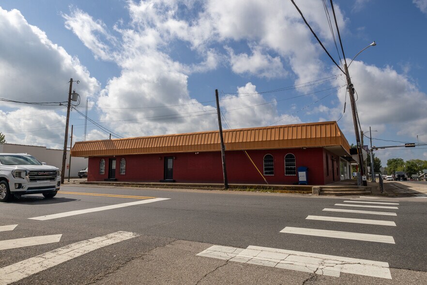 More Photos Of 101 S Main St, Quitman Office For Sale