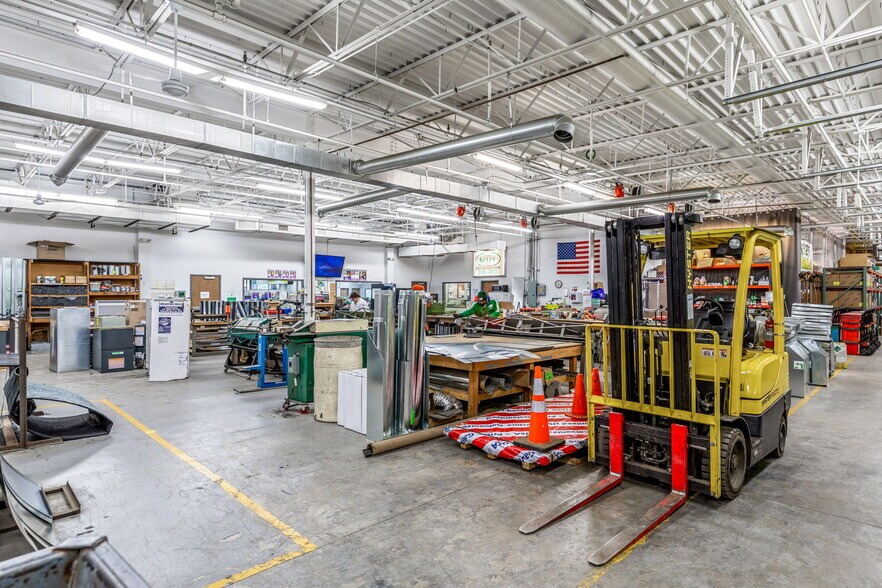 More Photos Of 4631 N Saint Peters Parkway, Saint Charles Flex For Sale